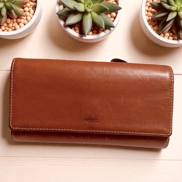 FOSSIL Brown Soft Leather Wallet Classic EUC - Picture 1 of 10